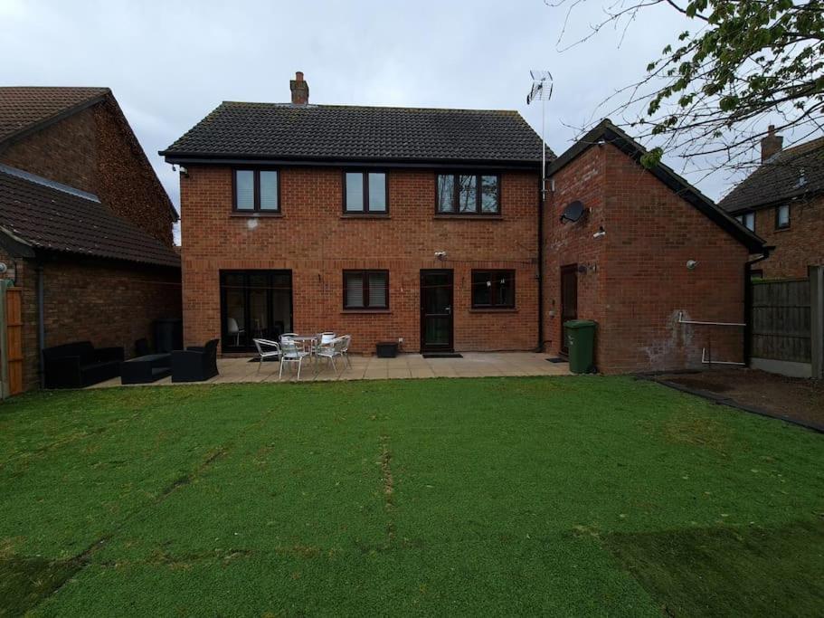 London Luxury 6 Bedroom Family House Sleeps 12 People Parking For 4 Cars Close To Tube. Chigwell Zewnętrze zdjęcie