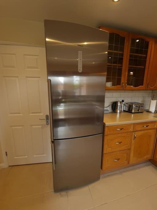 London Luxury 6 Bedroom Family House Sleeps 12 People Parking For 4 Cars Close To Tube. Chigwell Zewnętrze zdjęcie