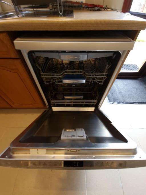 London Luxury 6 Bedroom Family House Sleeps 12 People Parking For 4 Cars Close To Tube. Chigwell Zewnętrze zdjęcie