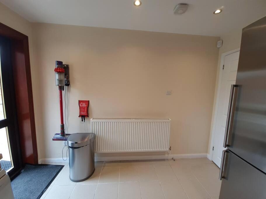 London Luxury 6 Bedroom Family House Sleeps 12 People Parking For 4 Cars Close To Tube. Chigwell Zewnętrze zdjęcie