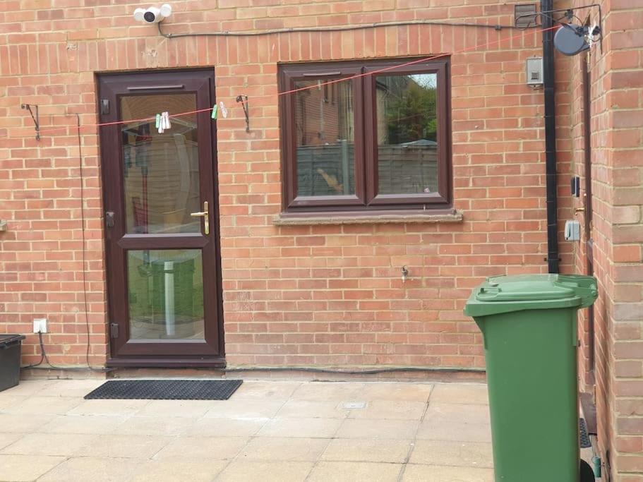 London Luxury 6 Bedroom Family House Sleeps 12 People Parking For 4 Cars Close To Tube. Chigwell Zewnętrze zdjęcie