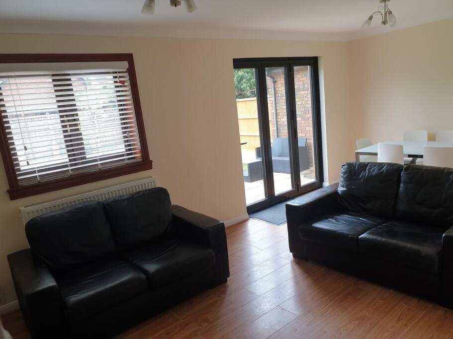 London Luxury 6 Bedroom Family House Sleeps 12 People Parking For 4 Cars Close To Tube. Chigwell Zewnętrze zdjęcie