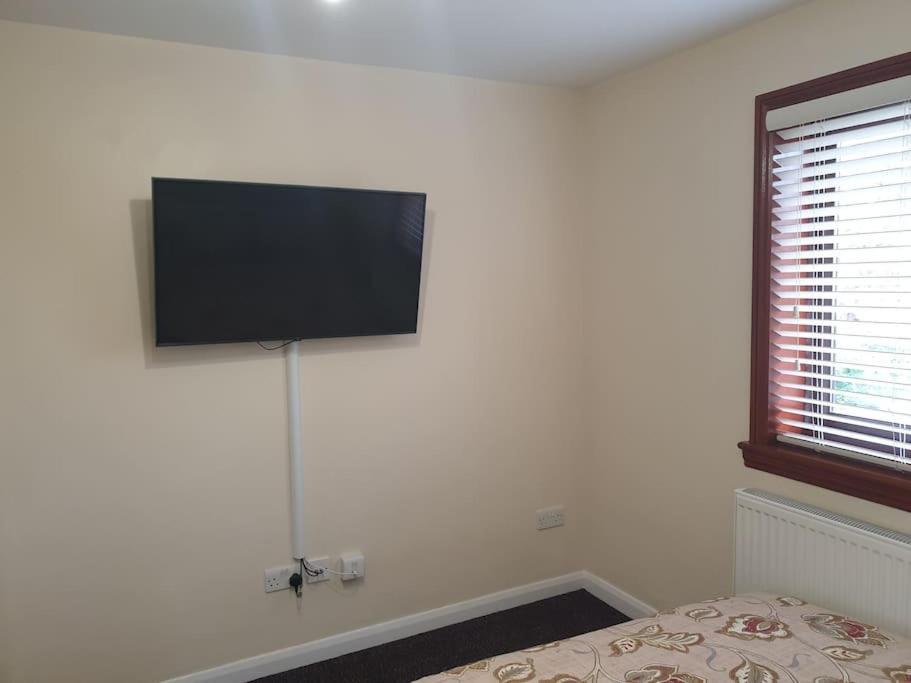 London Luxury 6 Bedroom Family House Sleeps 12 People Parking For 4 Cars Close To Tube. Chigwell Zewnętrze zdjęcie