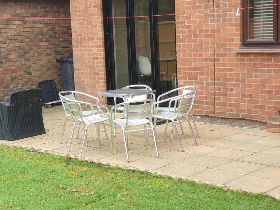 London Luxury 6 Bedroom Family House Sleeps 12 People Parking For 4 Cars Close To Tube. Chigwell Zewnętrze zdjęcie