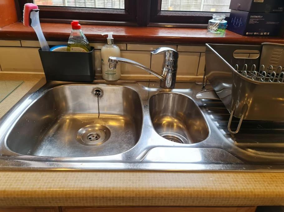 London Luxury 6 Bedroom Family House Sleeps 12 People Parking For 4 Cars Close To Tube. Chigwell Zewnętrze zdjęcie