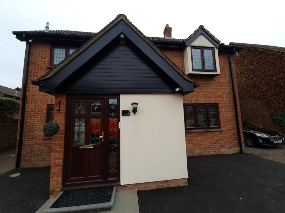 London Luxury 6 Bedroom Family House Sleeps 12 People Parking For 4 Cars Close To Tube. Chigwell Zewnętrze zdjęcie