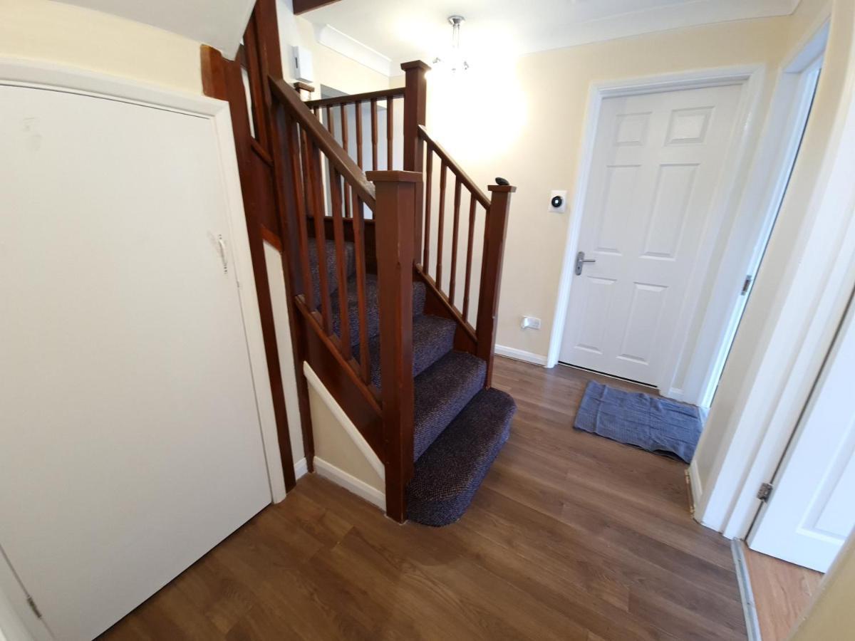 London Luxury 6 Bedroom Family House Sleeps 12 People Parking For 4 Cars Close To Tube. Chigwell Zewnętrze zdjęcie