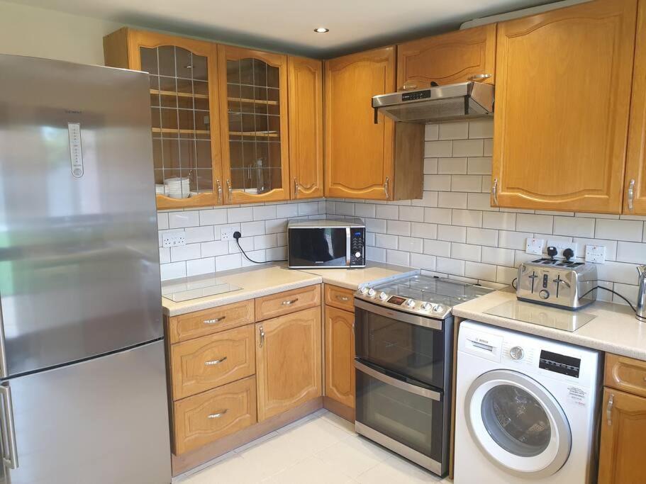 London Luxury 6 Bedroom Family House Sleeps 12 People Parking For 4 Cars Close To Tube. Chigwell Zewnętrze zdjęcie