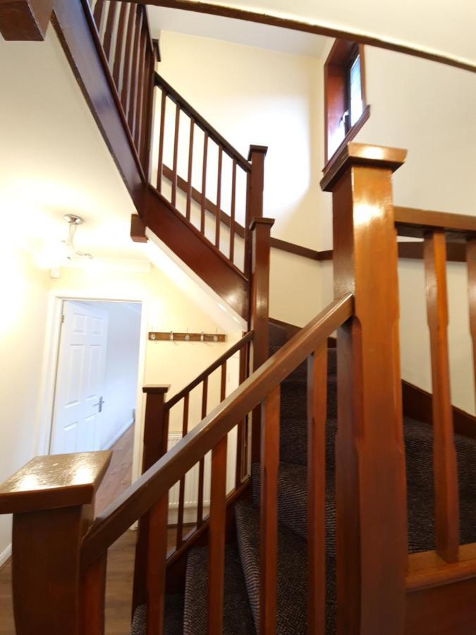 London Luxury 6 Bedroom Family House Sleeps 12 People Parking For 4 Cars Close To Tube. Chigwell Zewnętrze zdjęcie