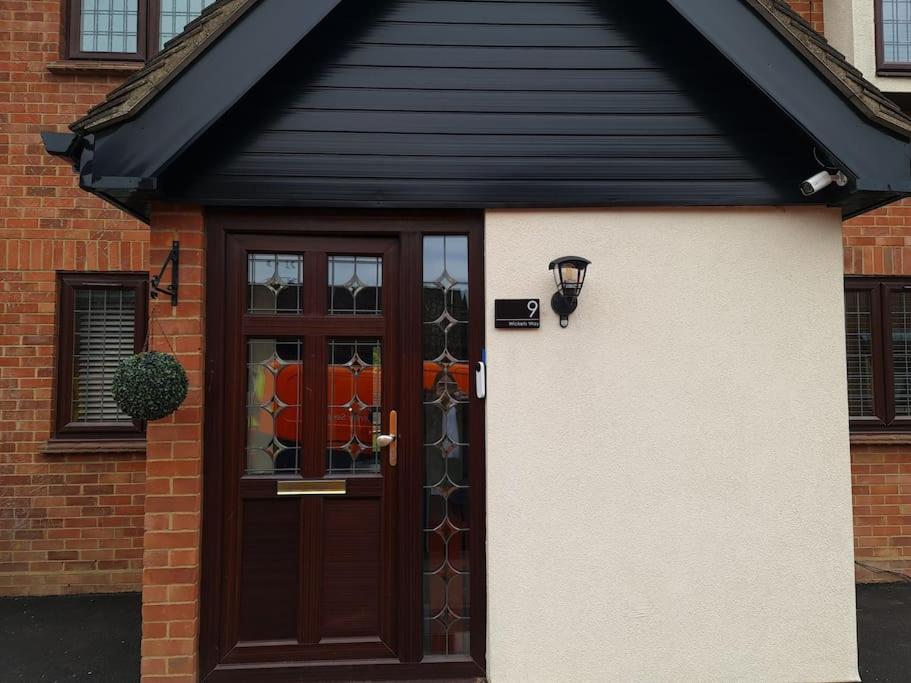 London Luxury 6 Bedroom Family House Sleeps 12 People Parking For 4 Cars Close To Tube. Chigwell Zewnętrze zdjęcie